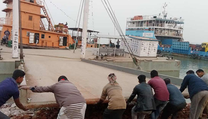 ফটো ক্যাপশন এক